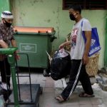 Học sinh “đổi rác” để có internet học tập trong mùa dịch Học sinh “đổi rác” để có internet học tập trong mùa dịch - Ảnh 1.