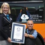 Gặp gỡ tài xế xe bus “tí hon” nhất thế giới Gặp gỡ tài xế xe bus “tí hon” nhất thế giới - Ảnh 1.