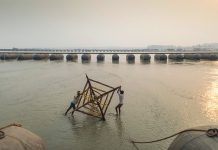 Nhà báo dành 7 năm đi bộ qua 3 châu lục để khám phá khai nguyên loài người Nhà báo dành 7 năm đi bộ qua 3 châu lục để khám phá khai nguyên loài người - Ảnh 2.