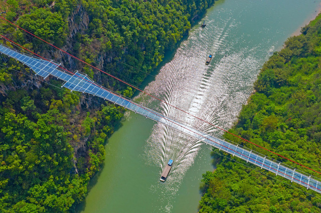 Ra mắt cây cầu thủy tinh phá kỷ lục thế giới mới - Ảnh 4.