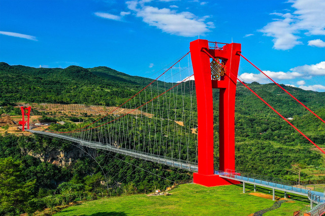 Ra mắt cây cầu thủy tinh phá kỷ lục thế giới mới - Ảnh 5.