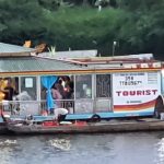 Phạt 8 triệu đồng chủ thuyền xả vàng mã trên sông Hương rai vang tren song huong anh 1