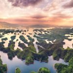 Check-in ‘vịnh Hạ Long’ của núi rừng Tây nguyên: Tà Đùng cái tên khiến bạn giật mình Hồ Tà Đùng được ví là vịnh Hạ Long của núi rừng Tây nguyên /// Ảnh: Shutterstock (do công ty Vietravel cung cấp)