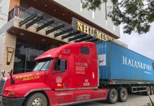 Khách sạn ở Đà Nẵng dùng xe container chắn bão số 9 bao so 9 anh 1