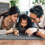 Tầng lớp dư dả ở Trung Quốc sống chật vật trong dịch tang lop trung luu Trung Quoc mua dich anh 1