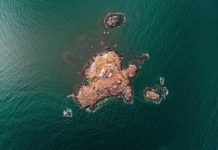 Ngọn hải đăng hóa khách sạn sang trọng giữa biển khach san sang trong anh 1