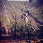 Hiện tượng thác nước chảy hiếm có trên núi đá sa mạc thac nuoc chay tren nui da sa mac anh 1