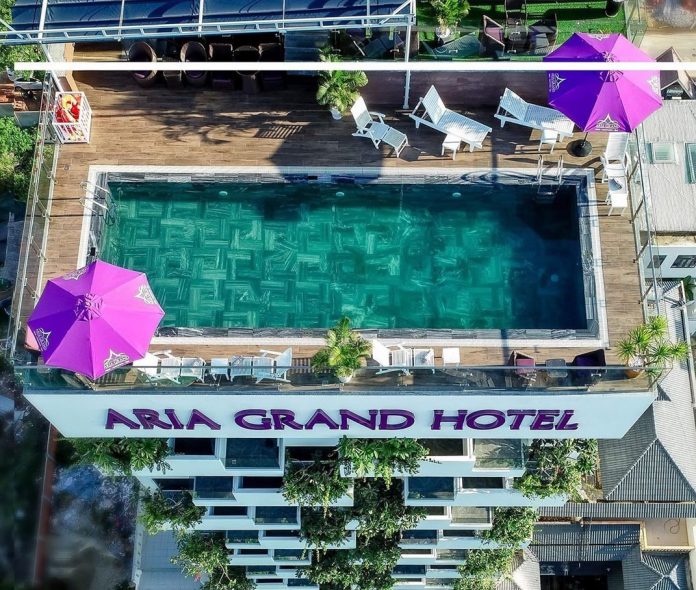 khách sạn có bể bơi vô cực ở đà nẵng