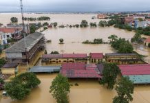 Người dân miền Trung không đơn độc giữa bão lũ Huong ve mien Trung anh 1