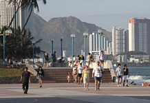 Khánh Hòa xử lý nạn chèo kéo khách, đe dọa hướng dẫn viên du lịch Khách du lịch tham quan Nha Trang trước thời gian có dịch Covid-19 /// Ảnh: Phan Lê