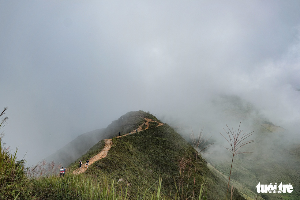 Biển mây ôm núi, vờn gió ở Háng Đồng - Ảnh 8.