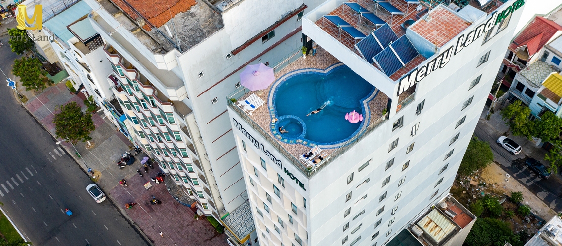 khách sạn có bể bơi vô cực ở đà nẵng
