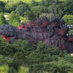 Đu dây vào miệng quái thú, “trò chơi siêu hot” mới ở Nhật Bản Đu dây vào miệng quái thú, “trò chơi siêu hot” mới ở Nhật Bản - Ảnh 1.