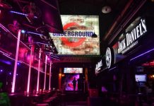 Quán bar, bãi biển đảo Phuket hoang vắng, mòn mỏi chờ du khách phuket hoang vang khach du lich vi covid-19 anh 1