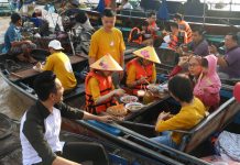 Khách du lịch đi chợ nổi Cái Răng tăng 15%/năm Khách du lịch đi chợ nổi Cái Răng tăng 15%/năm - Ảnh 1.