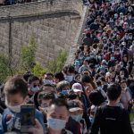 Phớt lờ giãn cách, dân Trung Quốc đổ xô tới Vạn Lý Trường Thành du khach do xo toi van ly truong thanh anh 1