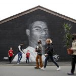 Loạt tranh vẽ tường in hình Ronaldo, Messi hinh cau thu anh 1