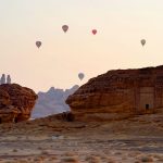 Khách sạn trong vách đá sa thạch Khach san trong vach da sa thach anh 1