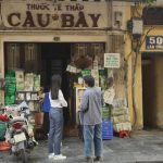 Hà Nội xưa qua những biển hiệu nhuốm màu thời gian Hà Nội xưa qua những biển hiệu nhuốm màu thời gian - Ảnh 1.