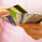 Nhiều thanh niên châu Á vỡ nợ vì thói tiêu hoang vo no the tin dung anh 1