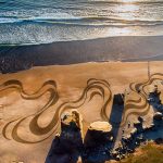 Choáng ngợp trước tác phẩm nghệ thuật khổng lồ 35000m2 trên cát Choáng ngợp trước tác phẩm nghệ thuật khổng lồ 35000m2 trên cát - Ảnh 1.