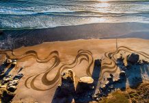 Choáng ngợp trước tác phẩm nghệ thuật khổng lồ 35000m2 trên cát Choáng ngợp trước tác phẩm nghệ thuật khổng lồ 35000m2 trên cát - Ảnh 1.