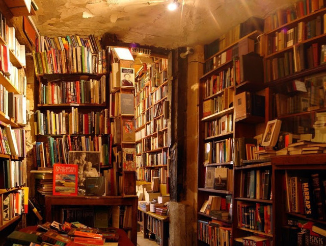 Cửa hàng sách “huyền thoại” ở Paris (Pháp) “thoi thóp” vì COVID-19 - Ảnh 2.