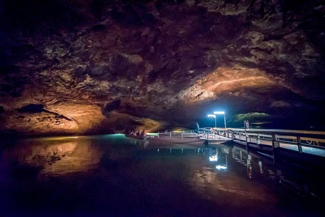 Khám phá 10 hồ nước ngầm “đẹp kỳ ảo” trên thế giới - Ảnh 2.