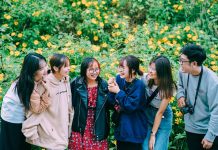 Giới trẻ nô nức ‘check-in’, khoe ảnh bên sắc hoa dã quỳ Giới trẻ nô nức check-in, khoe ảnh bên sắc hoa dã quỳ - 1