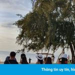 Khách du lịch xếp hàng dài chờ check-in ở Phú Quốc