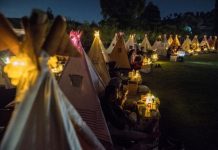 “Rạp phim dưới ánh sao” lung linh thời COVID-19 Rạp phim dưới ánh sao lung linh thời COVID-19 - Ảnh 1.