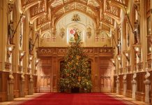 Chiêm ngưỡng Giáng sinh hoa lệ tại lâu đài Windsor, hoàng gia Anh Chiêm ngưỡng Giáng sinh hoa lệ tại lâu đài Windsor, hoàng gia Anh - Ảnh 1.