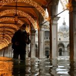 Thành phố nổi tiếng Venice (Italy) chìm trong biển nước Thành phố nổi tiếng Venice (Italy) chìm trong biển nước - Ảnh 1.