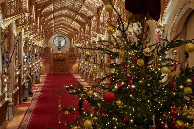 Chiêm ngưỡng Giáng sinh hoa lệ tại lâu đài Windsor, hoàng gia Anh - Ảnh 3.