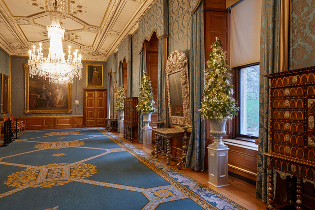 Chiêm ngưỡng Giáng sinh hoa lệ tại lâu đài Windsor, hoàng gia Anh - Ảnh 4.