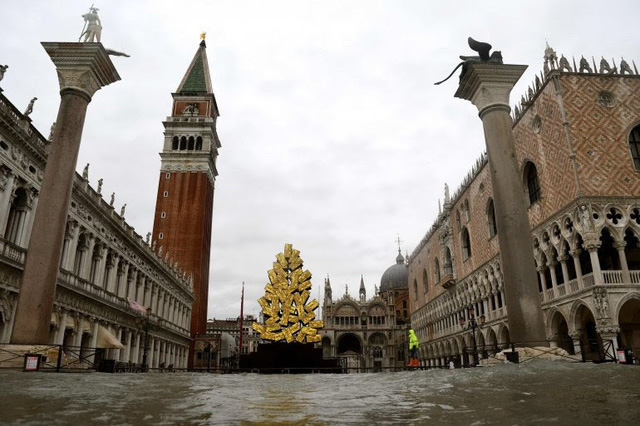 Thành phố nổi tiếng Venice (Italy) chìm trong biển nước - Ảnh 4.