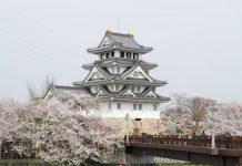 Lâu đài gắn với câu chuyện được xây dựng trong một đêm