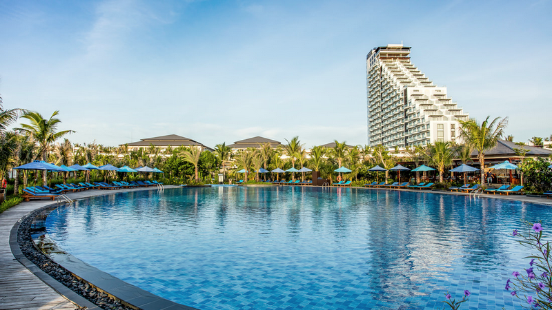 bể bơi Duyên Hà Resort Cam Ranh