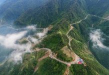 Chuyến caravan khác biệt: Lái xe qua miền Tây Bắc mùa ban nở Chuyến caravan khác biệt: Lái xe qua miền Tây Bắc mùa ban nở