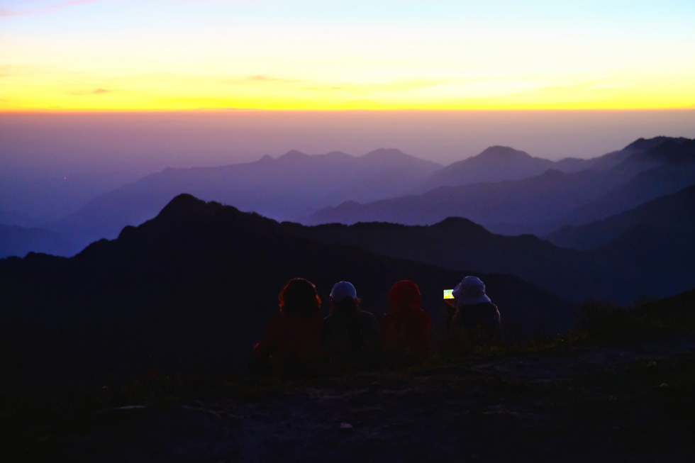 2 ngày leo đỉnh núi Tà Chì Nhù ngắm hoàng hôn tím lịm - Ảnh 8.