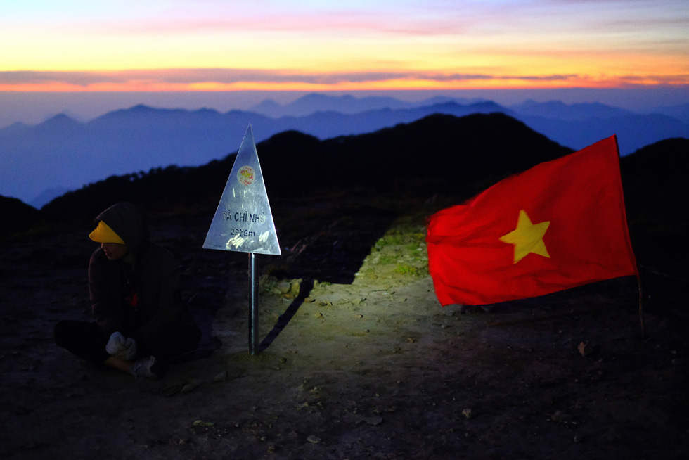 2 ngày leo đỉnh núi Tà Chì Nhù ngắm hoàng hôn tím lịm - Ảnh 9.