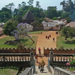 Cung điện độc đáo toàn nhà cấp 4 của ông vua có 100 vợ và 500 con Cung điện độc đáo toàn nhà cấp 4 của ông vua có 100 vợ và 500 con