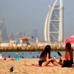 Dubai ‘mở cửa’ du lịch, lượng bệnh nhân COVID-19 tăng đột biến Dubai mở cửa du lịch, lượng bệnh nhân COVID-19 tăng đột biến - Ảnh 1.