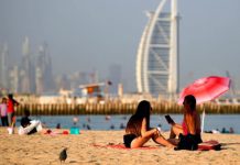 Dubai ‘mở cửa’ du lịch, lượng bệnh nhân COVID-19 tăng đột biến Dubai mở cửa du lịch, lượng bệnh nhân COVID-19 tăng đột biến - Ảnh 1.