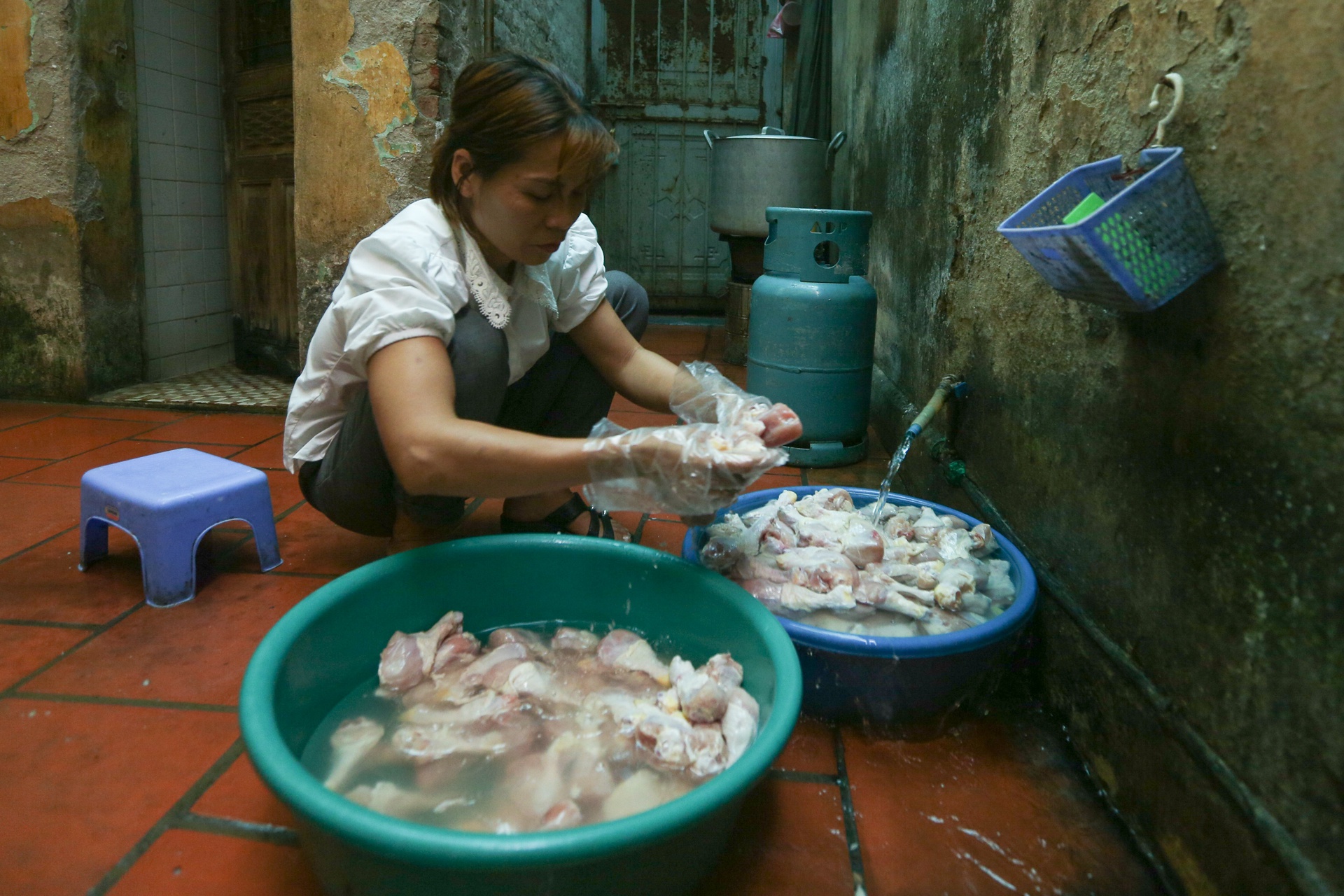 Ban 1000 lon ga tan/ngay o Ha Noi anh 2