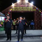 Khách Tây nhảy cực sung cùng thiếu nữ Lai Châu trên phố đi bộ Hà Nội Khách Tây nhảy cực sung cùng thiếu nữ Lai Châu trên phố đi bộ Hà Nội