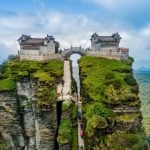 Những ngôi đền chùa linh thiêng tọa lạc vị trí đắc địa hiếm người ngờ tới Những ngôi đền chùa linh thiêng tọa lạc vị trí đắc địa hiếm người ngờ tới