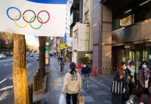 Olympics Tokyo cân nhắc cấm khán giả nước ngoài vì lo ngại COVID-19 Olympics Tokyo cân nhắc cấm khán giả nước ngoài vì lo ngại COVID-19 - Ảnh 1.