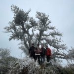 Băng đá bao phủ, du khách kéo nhau lên Cao Bằng săn tuyết Băng đá bao phủ, du khách kéo nhau lên Cao Bằng săn tuyết