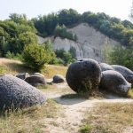 Bí ẩn những ‘viên đá sống’ ở Romania Bí ẩn những viên đá sống ở Romania - 1